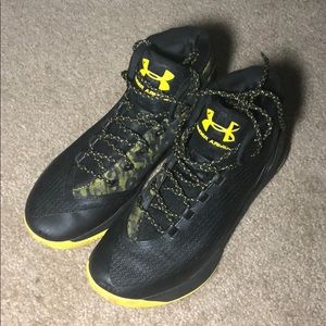 Curry 3’s size 10.5 in mint condition.